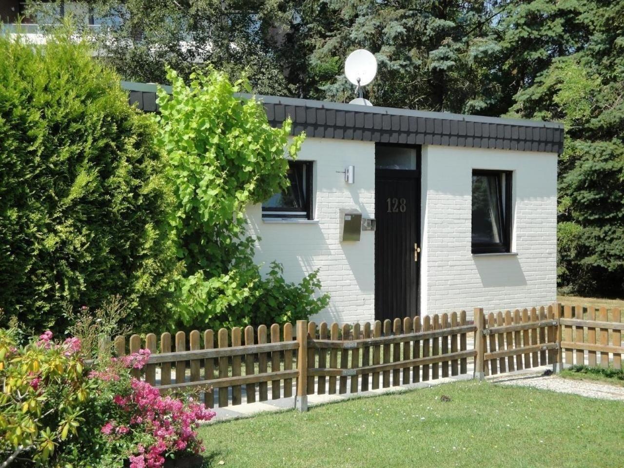 Schoenes Ferienhaus In Tossens Mit Schoenem Garten Butjadingen Extérieur photo